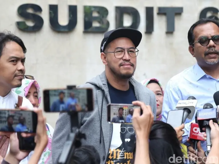 Komika Pandji Pragiwaksono Kooperatif Hadiri Klarifikasi Laporan Dugaan Penistaan Agama