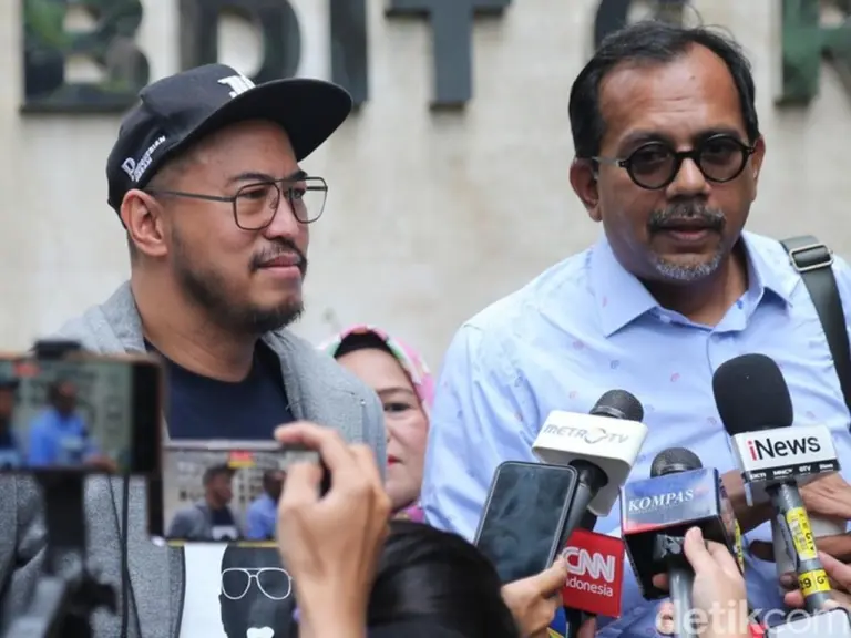 Pandji Pragiwaksono Apresiasi Dukungan Gibran Rakabuming Raka Terkait Laporan Penistaan Agama Pandji Pragiwaksono Apresiasi Dukungan Gibran Rakabuming Raka Terkait Laporan Penistaan Agama