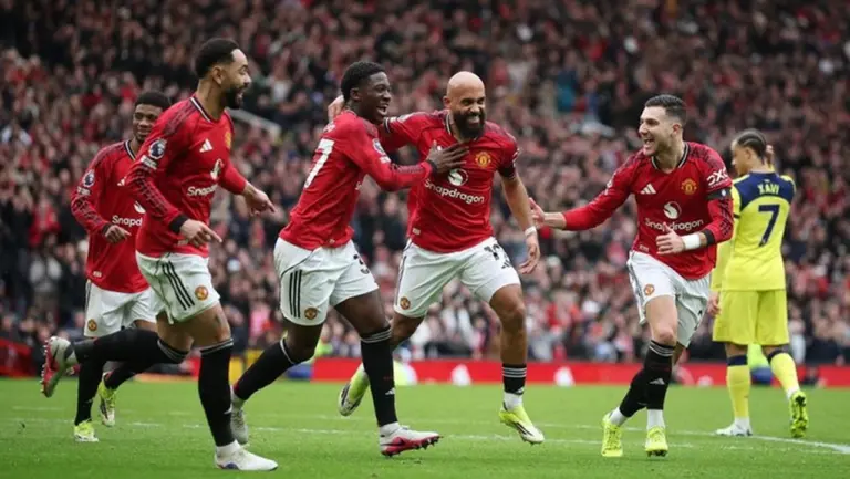 Manchester United Kalahkan 10 Pemain Tottenham 2-0 di Old Trafford