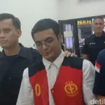 Keluarga Rutin Jenguk Vadel Badjideh di Lapas Cipinang, Bawakan Kue Buatan Ibu