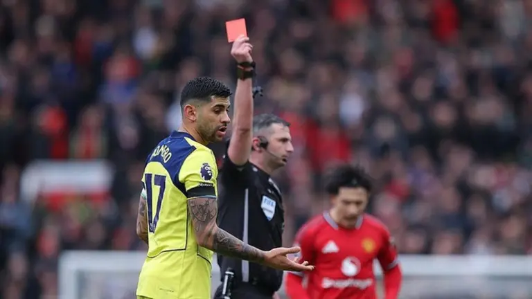 Thomas Frank Pertahankan Cristian Romero sebagai Kapten Spurs Meski Kartu Merah Kontra MU