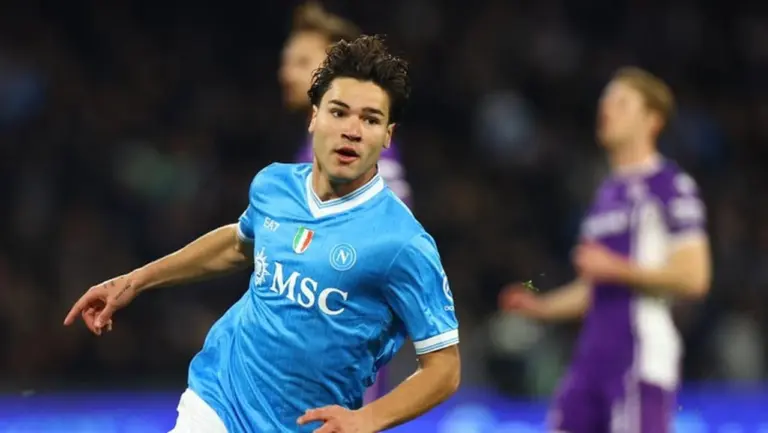 Napoli Bungkam Fiorentina 2-1 di Kandang Sendiri, Kokoh di Peringkat Ketiga Liga Italia Napoli Bungkam Fiorentina 2-1 di Kandang Sendiri, Kokoh di Peringkat Ketiga Liga Italia