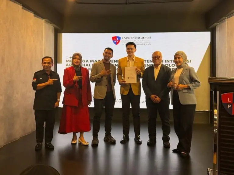 Presenter Ivan Kabul Lega Lalui Sidang Proposal S3, Kini Fokus Persiapan Pernikahan