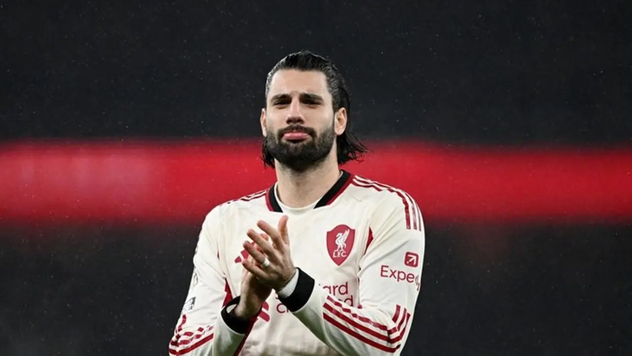 Bek Kanan Liverpool Menipis Pasca Kartu Merah Szoboszlai, Siapa yang Akan Diturunkan Slot?