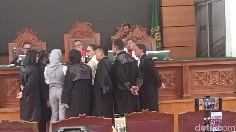 Kuasa Hukum Reza Gladys: Bukti Fotokopi Nikita Mirzani Tak Layak Gugatan Rp200 Miliar